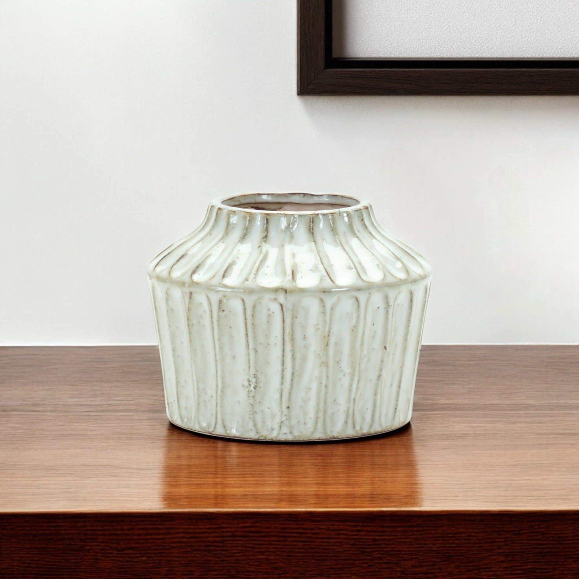 Ivory Ribbed Round Terracotta Table Vase